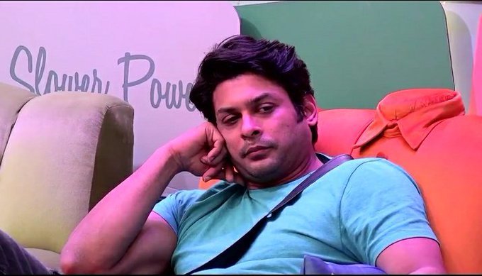 Chiku561's tweet photo. #BB13 #BiggBoss13
#RedFM93.8 plz koi sad song play kar do hamare #SiddharthShukla ji ke liye 🤣🤣🤣🤣🤣 Dil tut gaya hai bechare ka 😢
#StayStrongSid Ek ladki haat se gayi to kya hua 😊 #AartiSingh to hai hi 🤣🤣🤣🤣🤣 https://t.co/szLcnsy6AA
