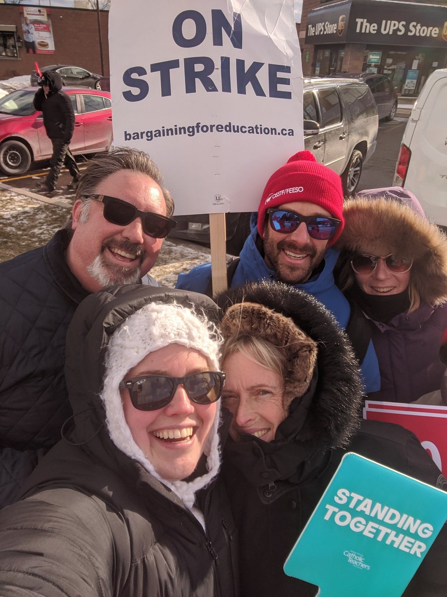 Coyne1C's tweet photo. Standing together with #OSSTF !! #oectaproud #oectastrong #onted #oecta #teachersmatter #classsizematters https://t.co/7Jel3seQsK