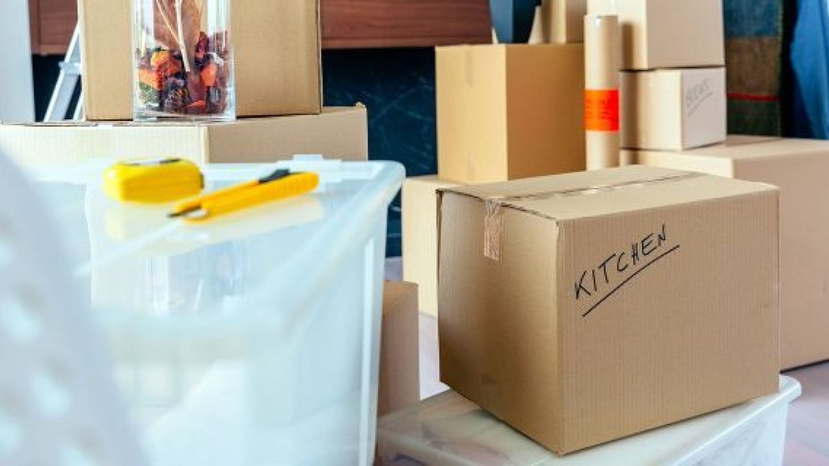 EagleVanLines's tweet photo. Before you pack a single box, do a merciless purge of unused or unnecessary items.  #EagleVanLines #JerseyCity #NewJersey #NewYork #Moving #Storage
Learn More: https://t.co/cnKA1HWr94 https://t.co/237SxbsDhx