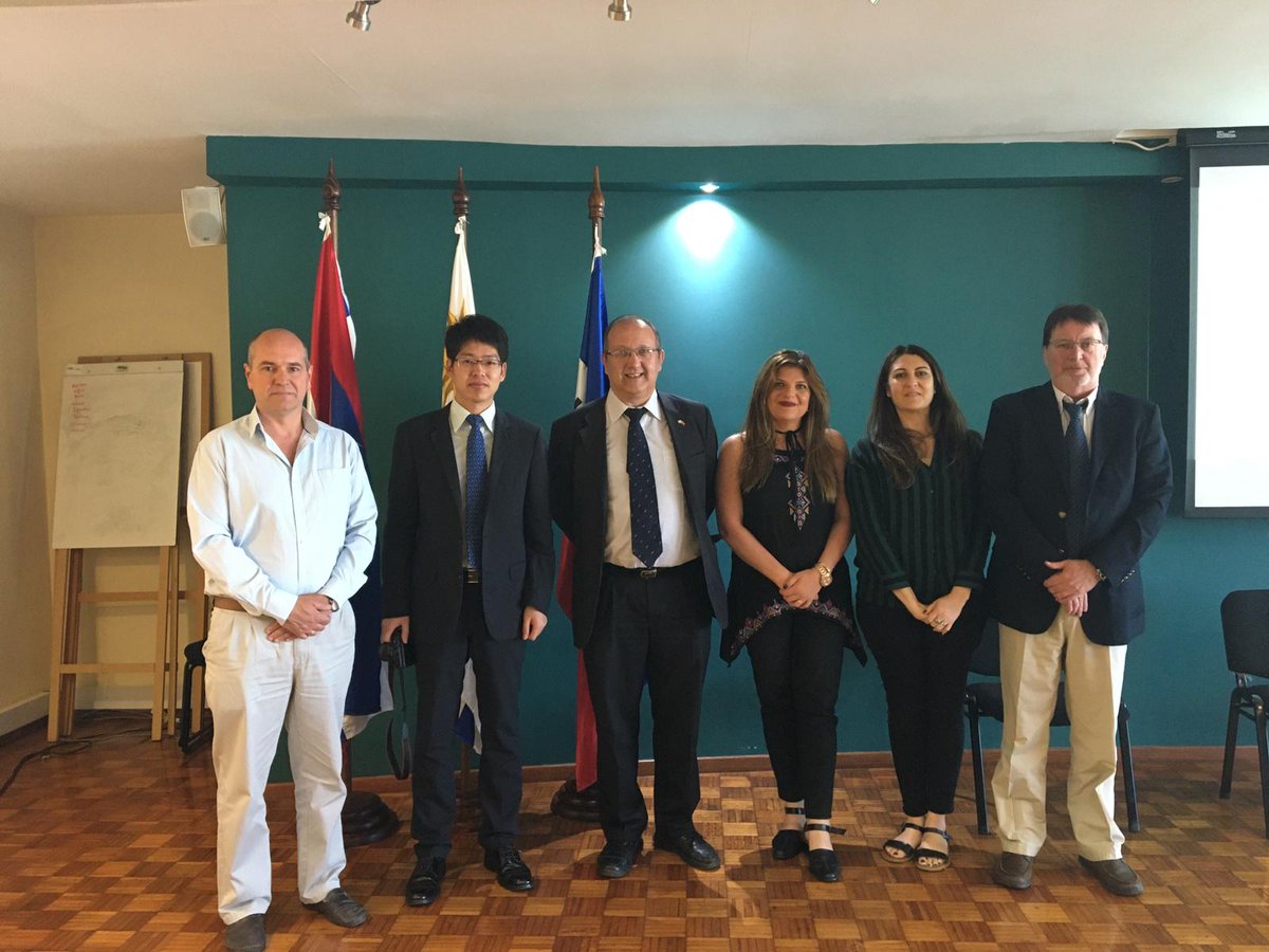 INIA_UY's tweet image. Reunión en @MEC_Uruguay de referentes técnicos de la cooperación en C&amp;amp;T entre China y Uruguay con presencia del Sr. Hao Zhu, director de Cooperación de la Plataforma China-LAC del Ministerio de Ciencia y Tecnología chino, y representantes de @INIA_UY, @Udelaruy y @MGAPUruguay