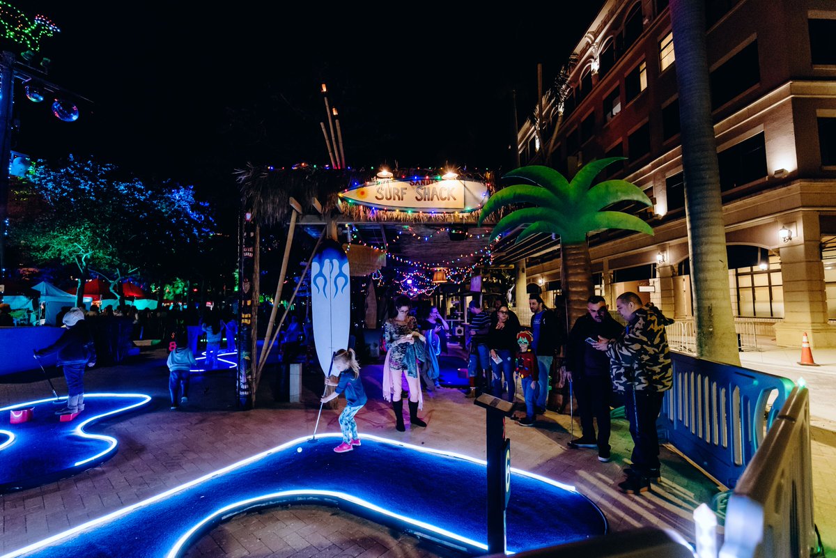 thecityofwpb's tweet photo. Did you know Holiday in Paradise is more than just a weekend thing? Your favorite Sandi activities, including mini golf, light shows, SnowieVille, and more are available EVERY DAY OF THE WEEK until the end of December! Hours vary; visit https://t.co/nnYuXBwhpt for more info. https://t.co/pA3rF96VR3