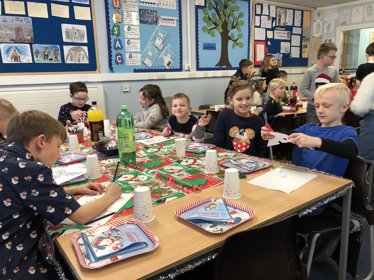 Hendrefoilan's tweet photo. Getting our Christmas tables ready! #hdfpy4 https://t.co/qo5jr5vgJ6