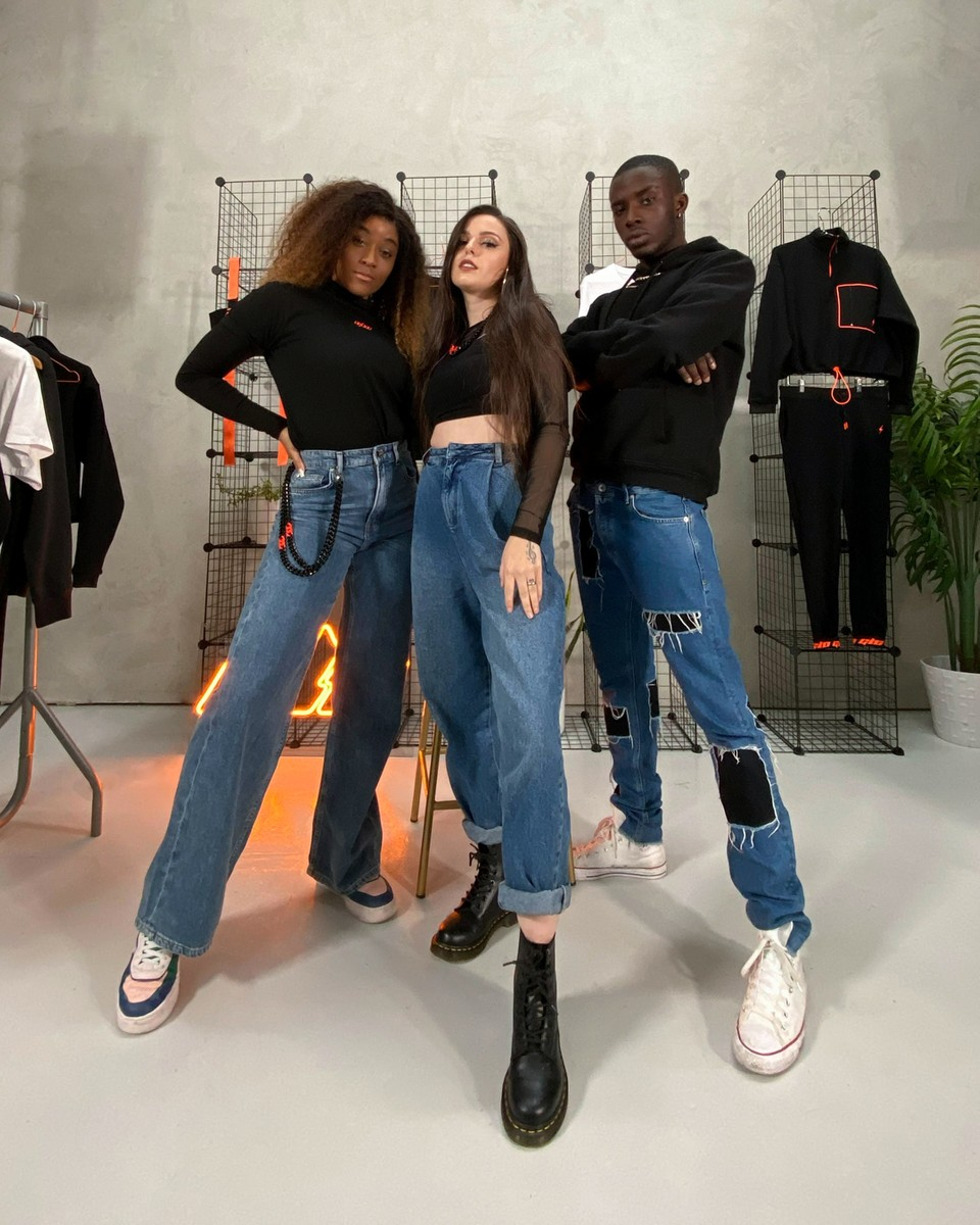 post_kulture's tweet photo. Off The Rack with Cher Lloyd is out now! ⁠
⁠
Click the link below for some outfit inspiration and to see how @CherLloyd and Kojo style all the outfits in Cher's @GLOofficial collection, which is available exclusively on Post Kulture 🔥⁠

https://t.co/40w4EIElYo
⁠ https://t.co/BPQlLqPHX4