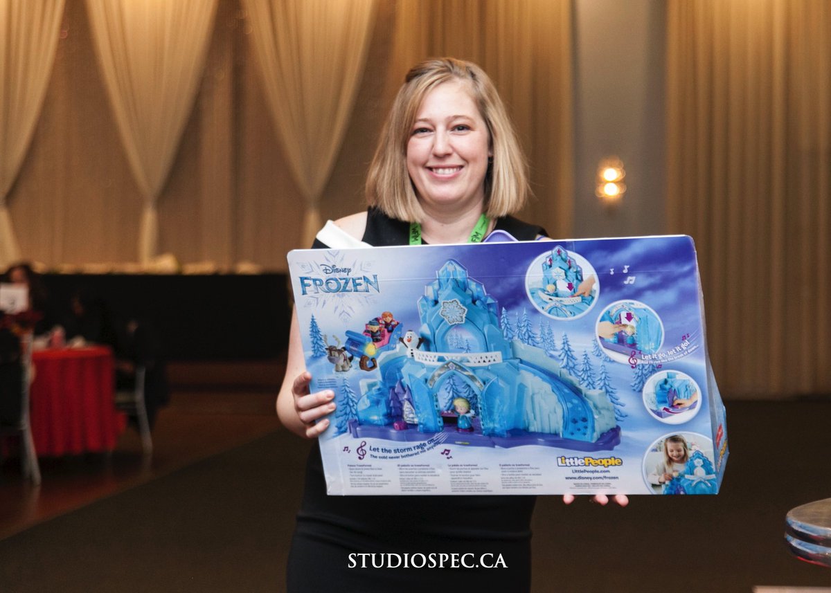 WFIM_CANADA's tweet photo. Special thanks to our amazing sponsors, members and guests who brought prizes to the charity raffle at #WFIM’s Dec 4th Holiday Gala. All proceeds raised at the event went to @Friendsfwecare, @CardinalMeat’s charity of choice. #WFIM #holidaygala #fundraiser https://t.co/urLbu5Bdmb https://t.co/ln8JnnUDZM