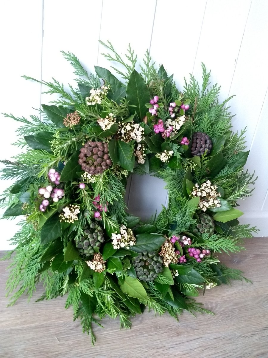 bloominplants's tweet photo. Festive #Christmas Wreaths created using locally grown pink #coralberry, #mrytle, #ivy, ornamental #cherry, #teasel, #holly and #mistletoe 🎄🎀 Last chance to collect from #Eynsham Country Market tomorrow morning 🎄🎀
#floristry #britishflowers #gardening #wreath @groweatgift https://t.co/krzlMTi0lO