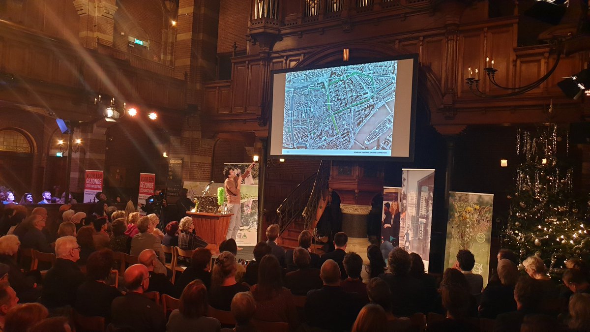 Volle bak in <a href="/arminius/">Debatpodium Arminius</a> vanavond tijdens de #Groeneconferentie waar o.a. Robbert de Vrieze van <a href="/StadslabLKW/">StadslabLKW</a> De Ring van Van Traa introduceert ... 'n groene verbinding rond en door 't stadscentrum van #Rotterdamindetoekomst