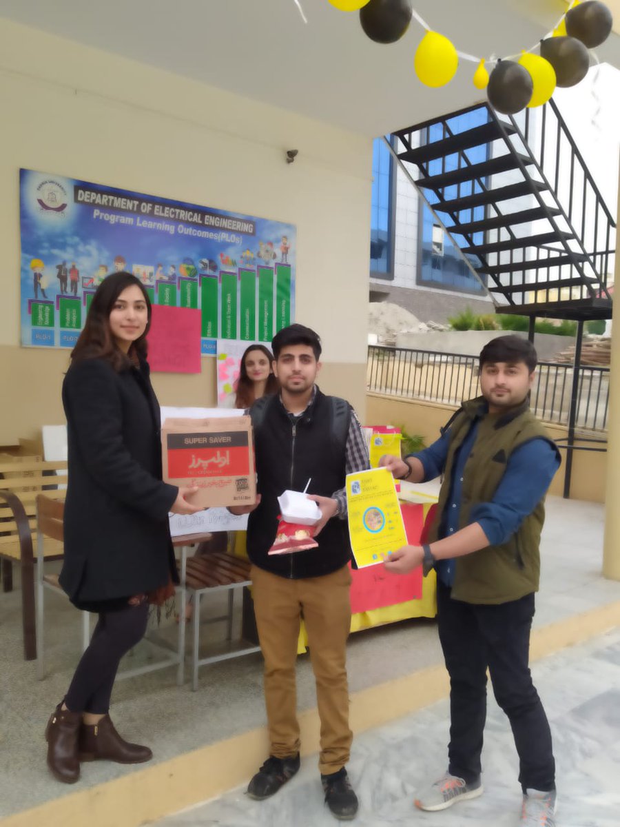 KKhilao's tweet photo. The second day of the Khao Aur Khilao campaign comes to an end. Many people came and contributed for the cause, showing their generosity. Let's all continue to work together and help those in need while also reducing our food wastage.

#KhaoAurKhilao #foodwaste #pakistan https://t.co/Dudq7bx3F9