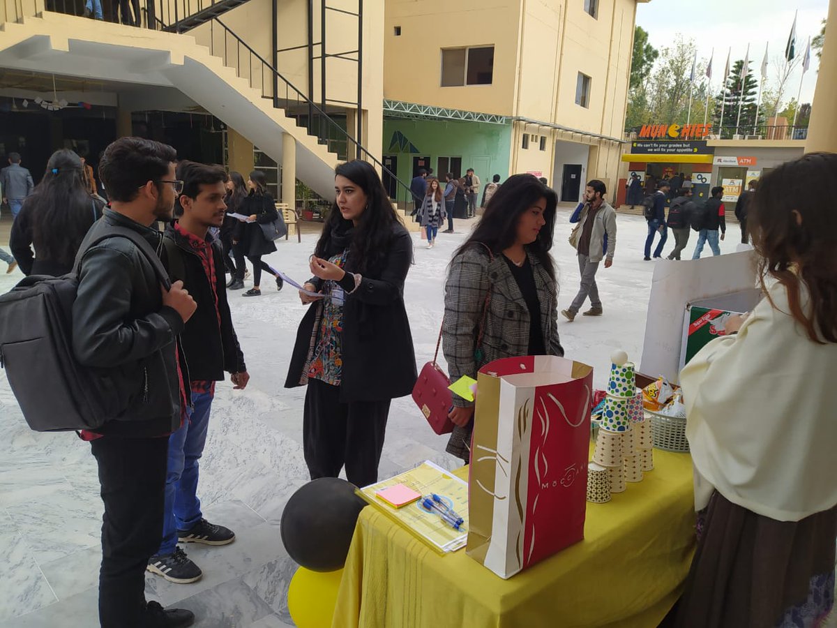 KKhilao's tweet photo. The second day of the Khao Aur Khilao campaign comes to an end. Many people came and contributed for the cause, showing their generosity. Let's all continue to work together and help those in need while also reducing our food wastage.

#KhaoAurKhilao #foodwaste #pakistan https://t.co/Dudq7bx3F9