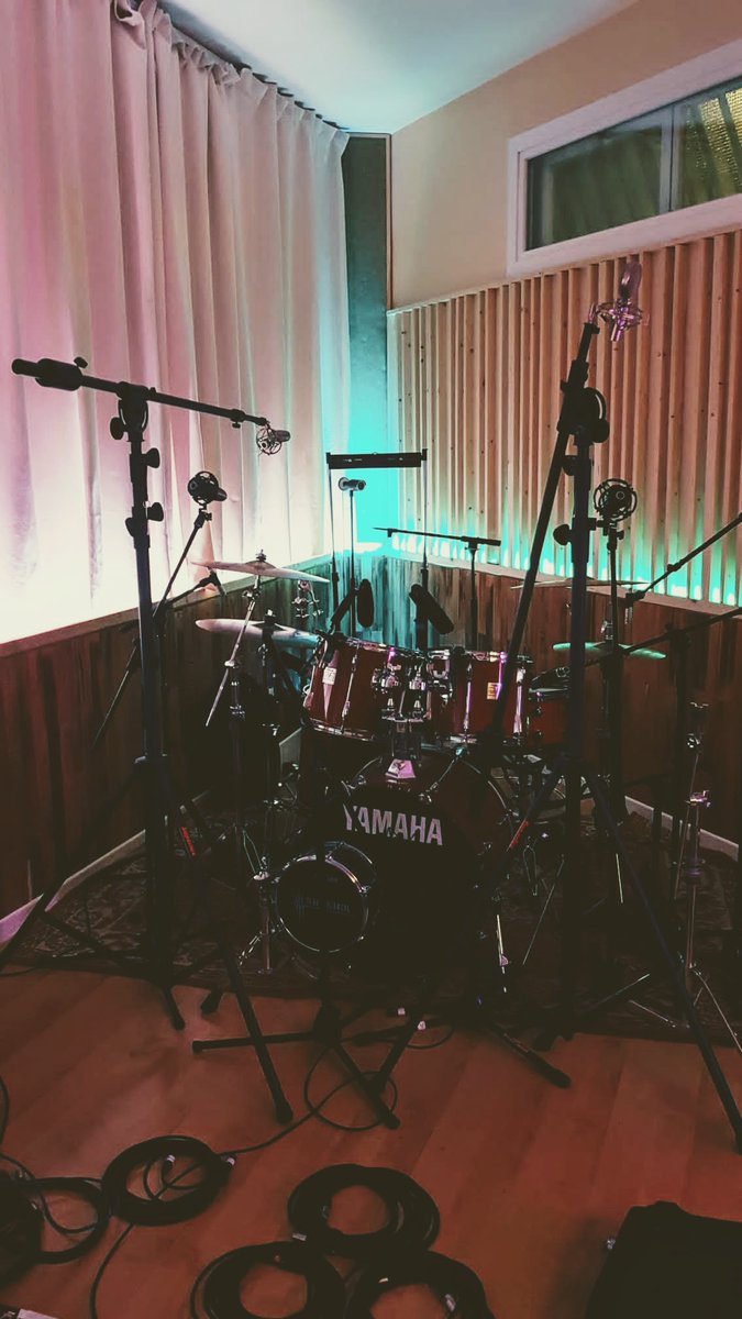 POPDATA_Band's tweet photo. Montando ya en #AntiStudio para empezar mañana a grabar lo que va a ser nuestro 3er EP.
#PopdataVsRiverPhoenix #5BrandNewSongs
#enespañol! #Elterceroeraelmejor #PopdataVsLanoche https://t.co/jrp89V0qRO