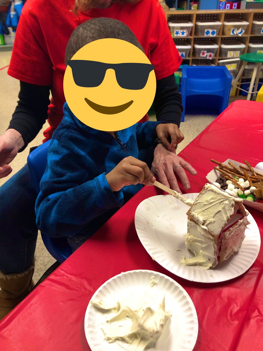 Miss_Megan_BCBA's tweet photo. Everyone had a great time creating gingerbread houses with their parent or special person! #decoratingfun #parentinvolvement #SouthwoodSeahawks @PrincipalFoley @OBPreschool https://t.co/UuXSSpoQ4x