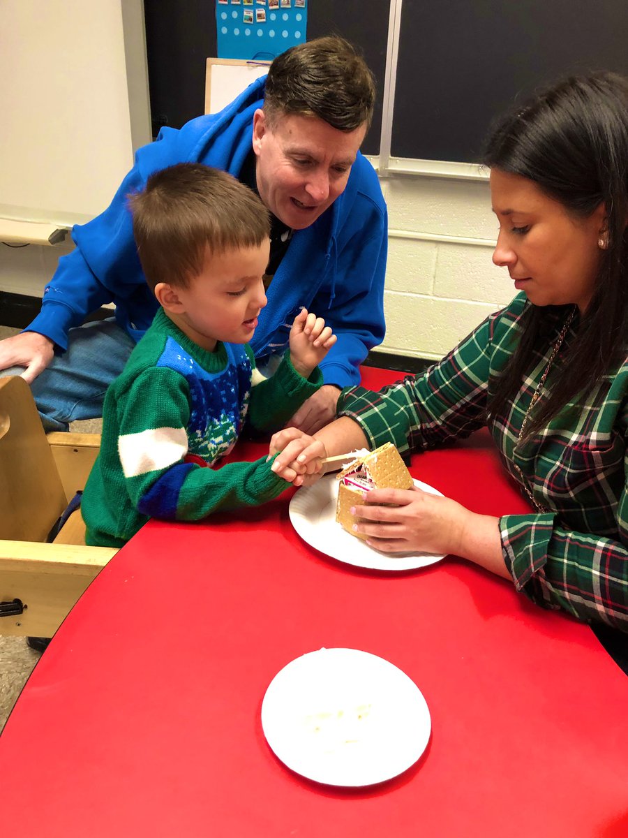 Miss_Megan_BCBA's tweet photo. Everyone had a great time creating gingerbread houses with their parent or special person! #decoratingfun #parentinvolvement #SouthwoodSeahawks @PrincipalFoley @OBPreschool https://t.co/UuXSSpoQ4x