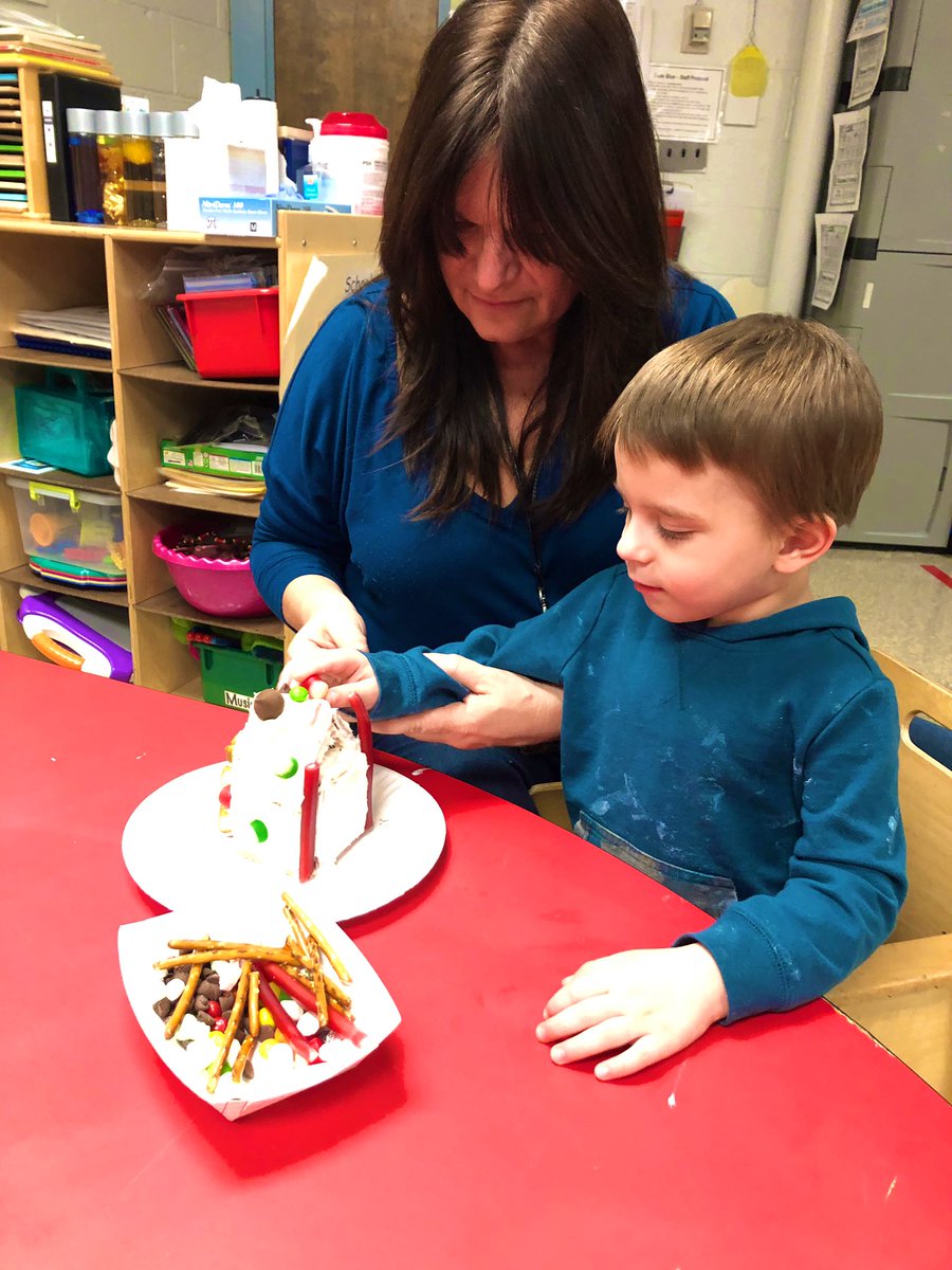 Miss_Megan_BCBA's tweet photo. Everyone had a great time creating gingerbread houses with their parent or special person! #decoratingfun #parentinvolvement #SouthwoodSeahawks @PrincipalFoley @OBPreschool https://t.co/UuXSSpoQ4x