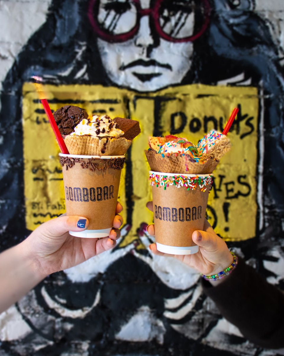 BomboBar's tweet image. KEEPING THINGS HOT ALL WINTER LONG. 🙌🔥☕️ #ShowUsYourBombos #HotterChocolates #ChicagoDesserts #HotChocolate #OldTown #WestLoop #Chicago bit.ly/2Az4Iel via @eaterchicago // @Eater