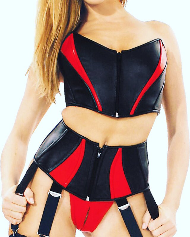 DominationMuc's tweet photo. 💥💥💥Traumhaft schöner Lederstrapsgürtel mit sechs verstellbaren Strapsen - https://t.co/Cn9OET23xu 💥💥💥 #strapse #leder #strümpfe #Mistress #domina #bizarr #fullyfashionednylon https://t.co/Mr47Ggj4Db