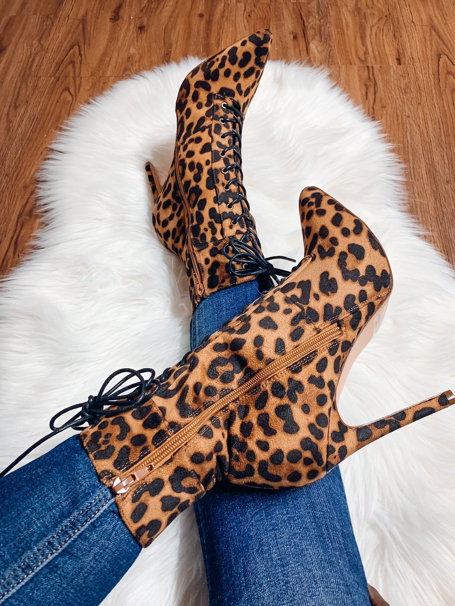 DemeJamesBright's tweet photo. ππ Need I say more?! If you donβt have a pair of #leopard #heels, #boots, sandals or even slippers in your closet..what are you doing with your life?! π€£ . Absolutely LOVEEE these #leopardboots from @FashionNova!
#booties #leopardprint #shoes #fashionnova #novababe #DemeJames https://t.co/26mnCF43ef