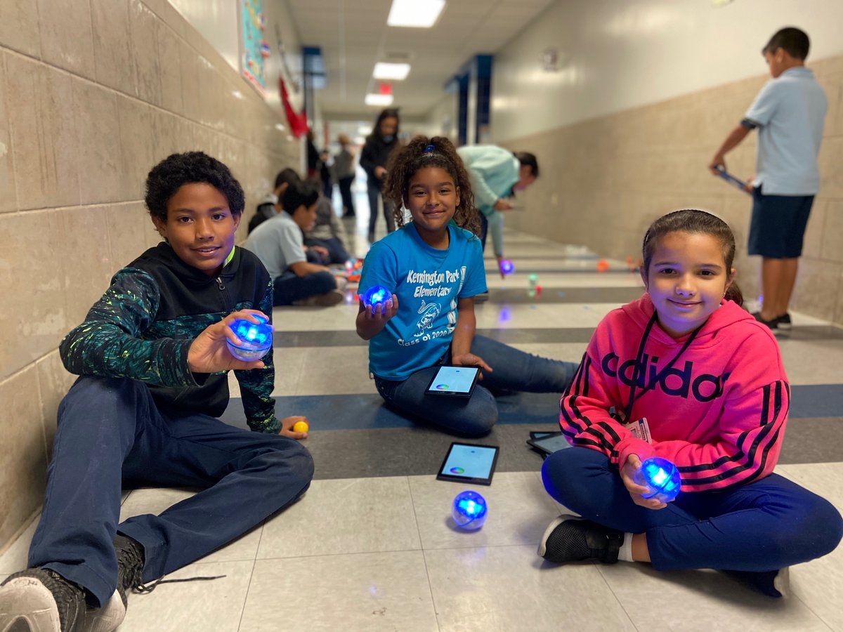 LionsKpe's tweet photo. @KPELions enjoying Tech Club. https://t.co/2qyVdyDWNM