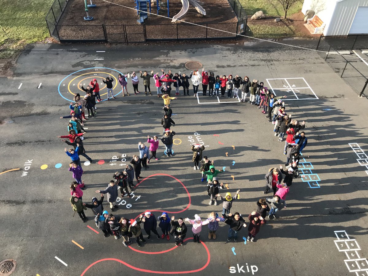 kaed58's tweet photo. 5th grade community circle of peace ⁦@MonroeOwls⁩ ⁦@lovinhistory53⁩ ⁦@amy_fuentes⁩ ⁦@nereorossi⁩ ⁦@MrsRSchwarz⁩ https://t.co/UuQNUTMgM2