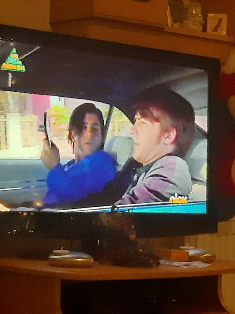 TaraHaigh2's tweet photo. Not christmas without @DrakeBell @ItsJoshPeck  😍🎄 and of course zigfee 😂🎄🎅 
#drakeandjosh #Nickelodeon #nevergrowup https://t.co/W3iUWxYOjy