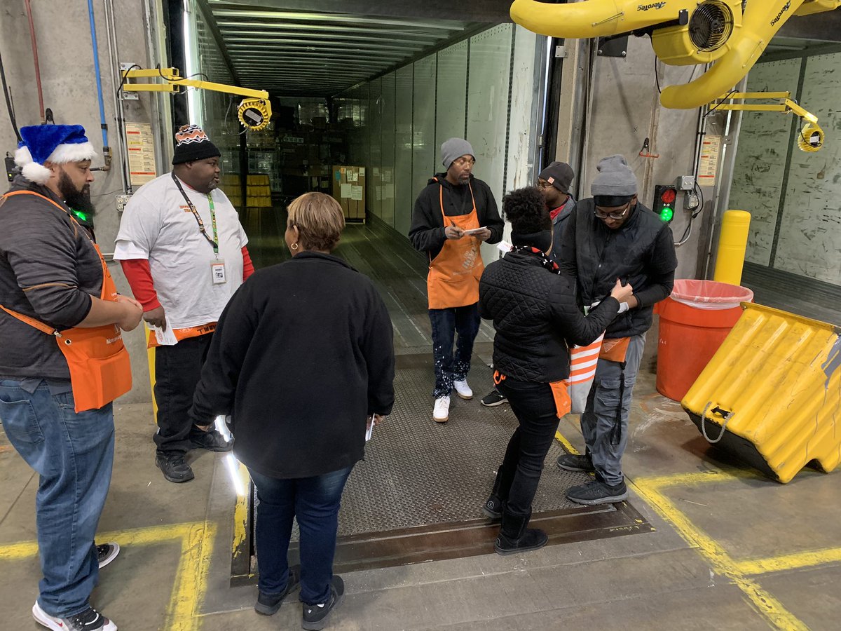 THD_JFincher's tweet photo. Awesome job Key 1 InFocus team. On the spot COH, Safety Observations and some Holiday candy for associates and leaders. https://t.co/PfDU6krE8Y