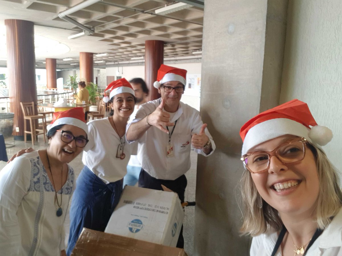 fapcom's tweet photo. #BLOGFAPCOM Mais de 200 livros e revistas foram arrecadados na campanha #NatalcomLivros pelo Grupo Liderança Jovem FAPCOM. Saiba mais: https://t.co/196GBeNtoB https://t.co/DL6KtxATxi