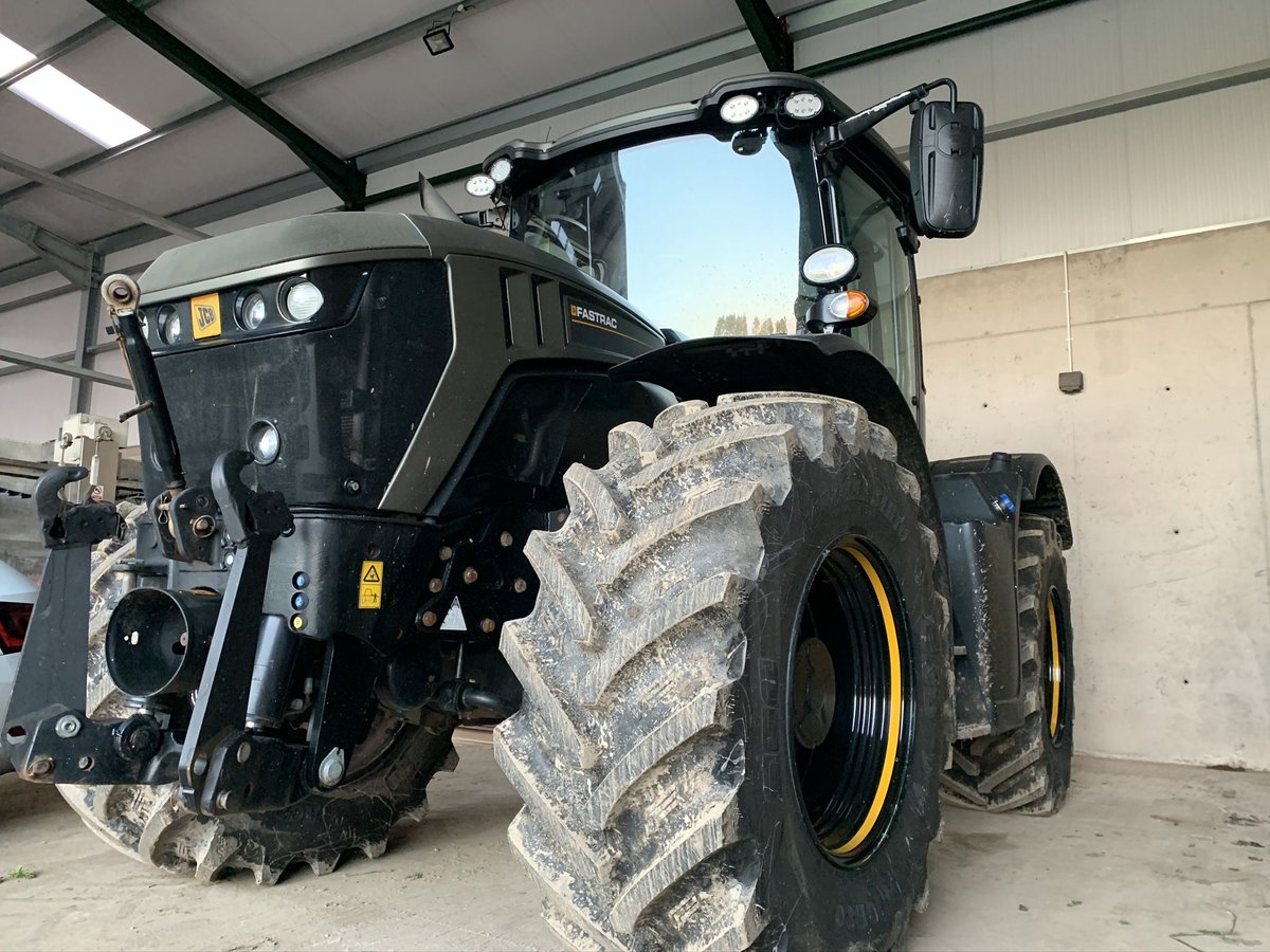 Vantage_Ire's tweet photo. JCB Fastrac 4220 fitted with our GFX-750 on Range Point. #JCBFastrac #farming #farm365 #PercisionWithPurpose https://t.co/x1mNjZ2e6i