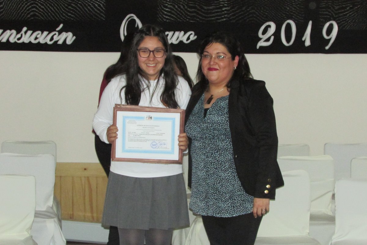 futa_escuela's tweet photo. Este martes 17 de diciembre se efectuó la ceremonia de transición de nuestro Octavo Año Básico. La actividad se realizó en el Auditorio Escolar y contó con la asistencia de autoridades, funcionarios y público en general. 
¡Felicitaciones! @Mineduc https://t.co/yNcF40yg7N