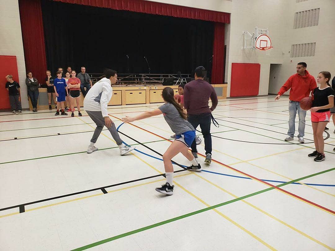 Mustangs_Bball's tweet photo. Earlier today Mustang @Aaron10ant spoke to students at @Lockes22 about being a student-athlete &amp; gave their Gr. 7/8 Boys and Girls basketball teams some tips. Thanks to Teacher g Coach @TheRealMrD4 for setting it up.
#StudentAthlete #WesternBasketball #RunWithUs #MakeADifference https://t.co/Jrv5UlfKDn