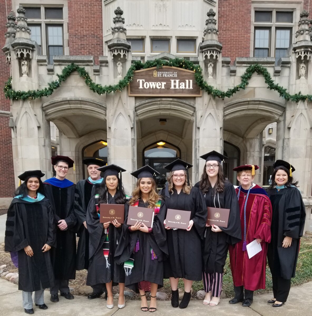 UniversityofSt1's tweet photo. A heartfelt congratulations to our COE Mid-Year graduates! We know you will go far, teach well and make a difference! Bravo! @MadonnaMurphy4 @dmetlicka @cindysloan26 @srchakravarthi @Jsgambro https://t.co/HJdefwS9nc