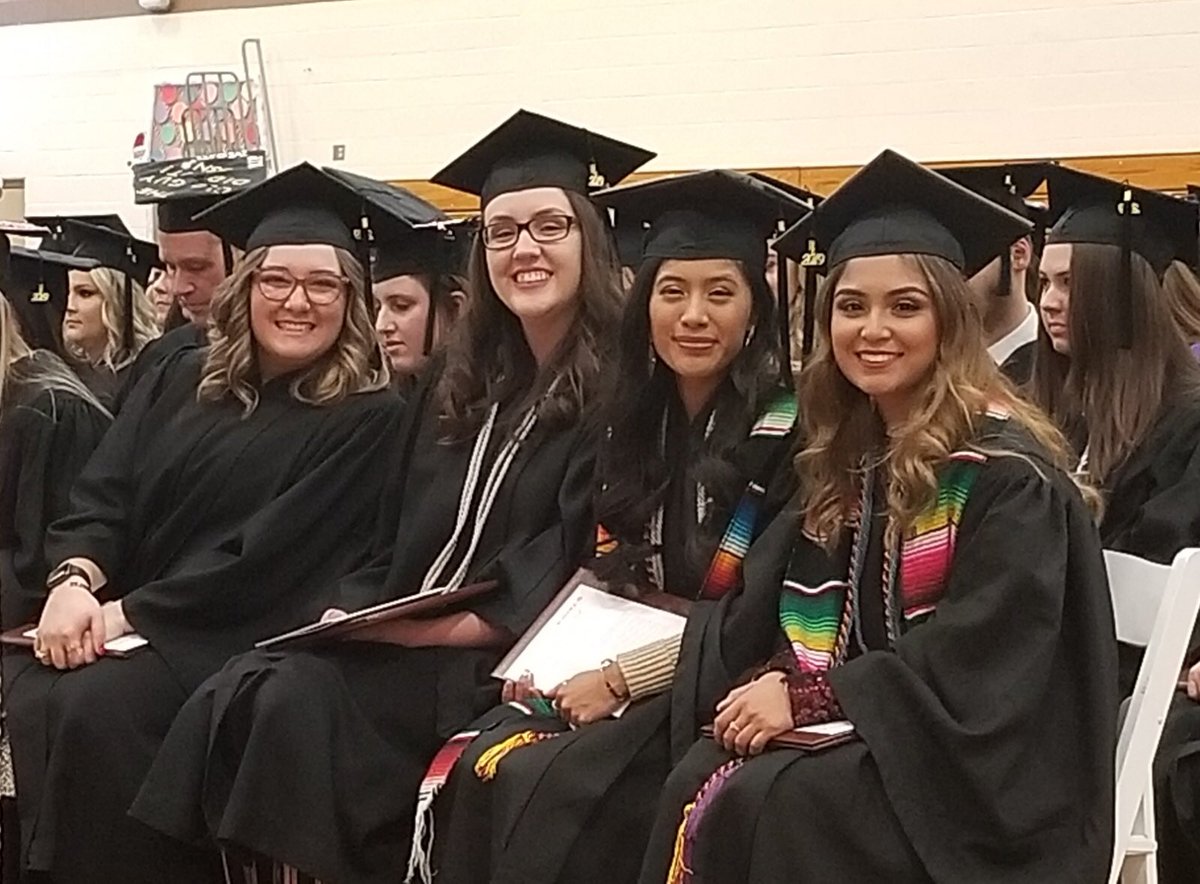UniversityofSt1's tweet photo. A heartfelt congratulations to our COE Mid-Year graduates! We know you will go far, teach well and make a difference! Bravo! @MadonnaMurphy4 @dmetlicka @cindysloan26 @srchakravarthi @Jsgambro https://t.co/HJdefwS9nc