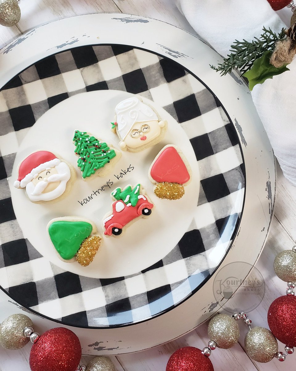 kourtneyskakes's tweet photo. Ahhhh! It's #nationalbakecookiesday !!!!
I got it covered.😂🍪🎅 
#christmascookies @FoodNetwork @tasty @WiltonCakes @TwitterFood @nashfoodies https://t.co/fEFQ5nmRx4