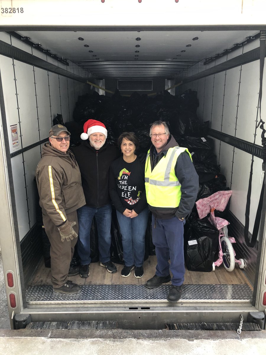 KAAIllinois's tweet photo. They are off! π Thx @UPS for again being Santas π
for our kids in Chicago, delivering gifts so they get them in time for Christmas! Grateful for their commitment to building better lives for our kids. #ABetterLife #2019HolidayGiftDrive #HGD19 #Generosity #CSGratitude https://t.co/pPDE7UiNC1