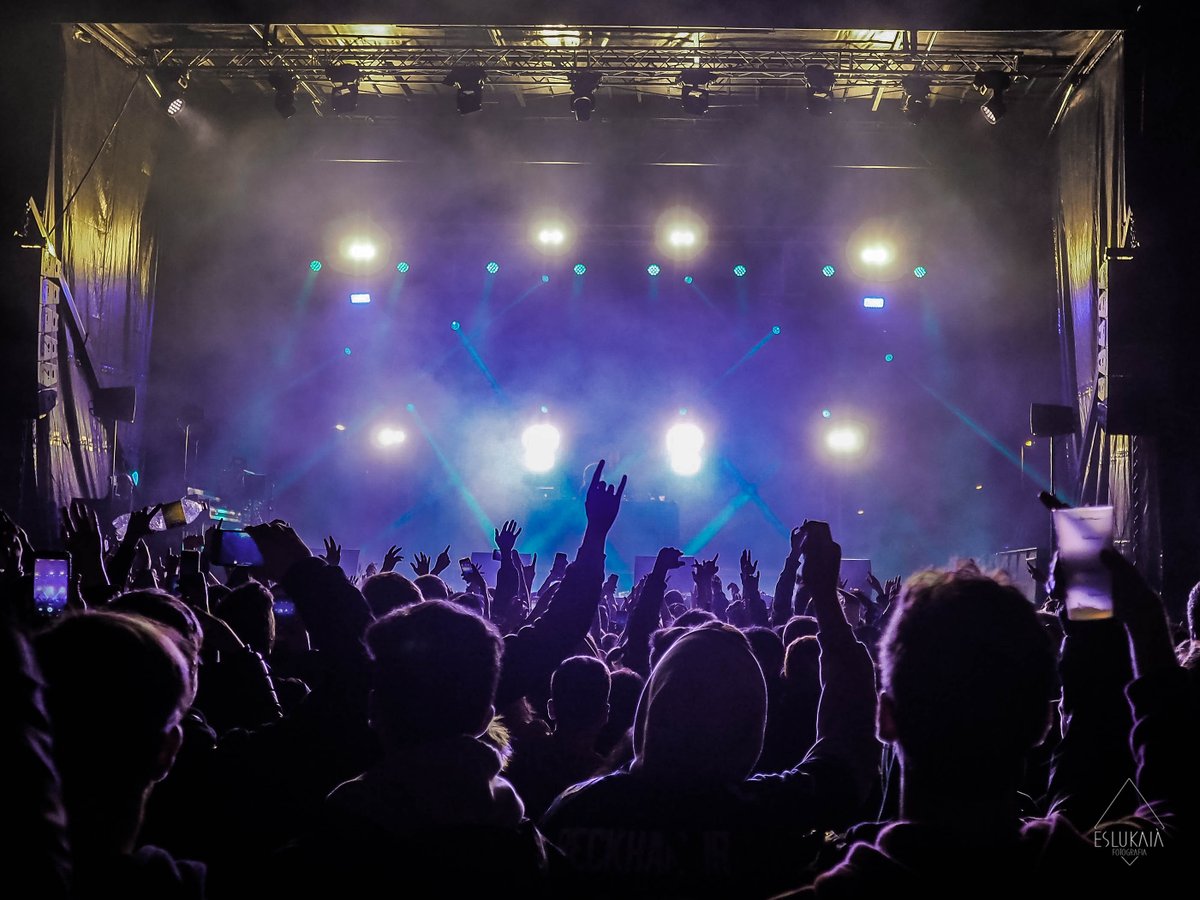 L'any vinent l'<a href="/Embarracat/">Embarraca't Figueres</a> abandonarà Plaça Europa i es crearà un nou model de Festa Major al centre de Figueres. Per aquesta raó, aquest perfil de Twitter canviarà, però abans d'això volem preguntar-vos👉 Quin artista o grup musical t'agradaria veure a la festa de Figueres 2020?