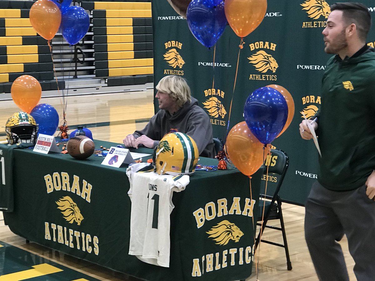BorahAthletics's tweet photo. Signed, sealed and delivered!
Go Broncos! https://t.co/HcLyZ8JHFv
