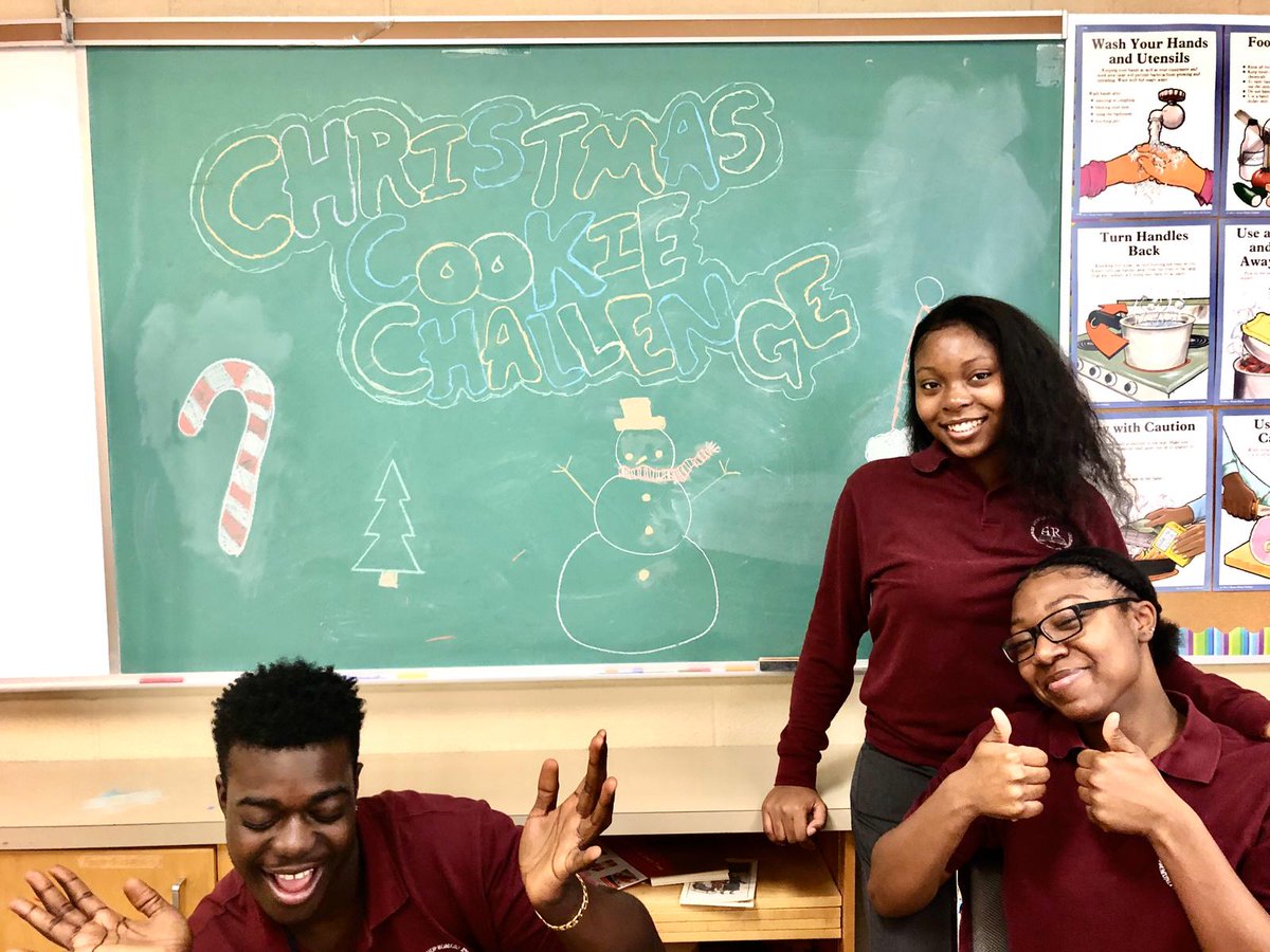 romeroraiders's tweet image. Ms. Borean&apos;s Food &amp;amp; Nutrition Class got into the Festive Spirit with a Christmas Cookie Challenge!
Yum! 🎄🎅🍭⛄❄️😋

#BakersAtHeart
#ChristmasSpirit
#CookieChallenge