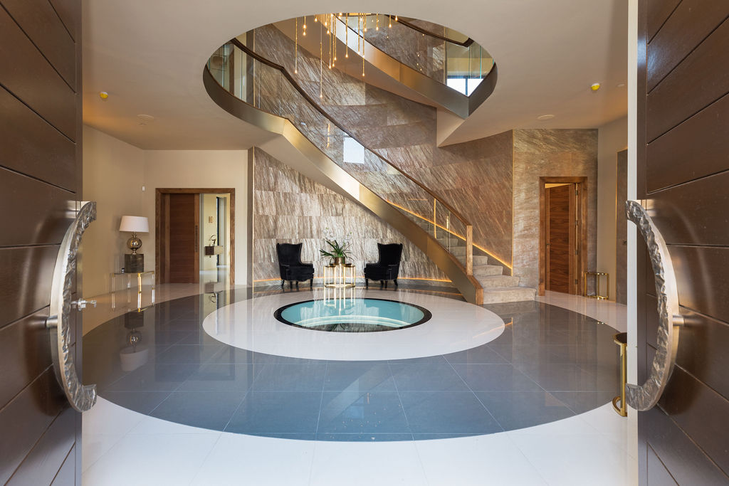 Received more images from our friend Harry Cooper, thanks again Harry! All enquries to sophie@guyphoenix.com 

#GuyPhoenix #GuyPhoenixHomes #Luxury #TrueLuxury #Hermitage #Edwalton