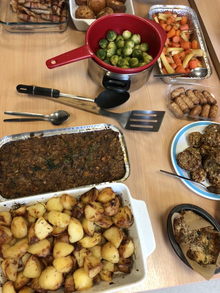 we brought Christmas to the ward a week early! can’t thank the service users enough for the effort they put in for us all to sit and have dinner together! there was plenty of roasties, turkey (+nut roast) and veg to go around 😋 @CSpft <a href="/Millview_SPFT/">Mill View Hospital</a> <a href="/MillView_OTteam/">MillViewOTteam</a>