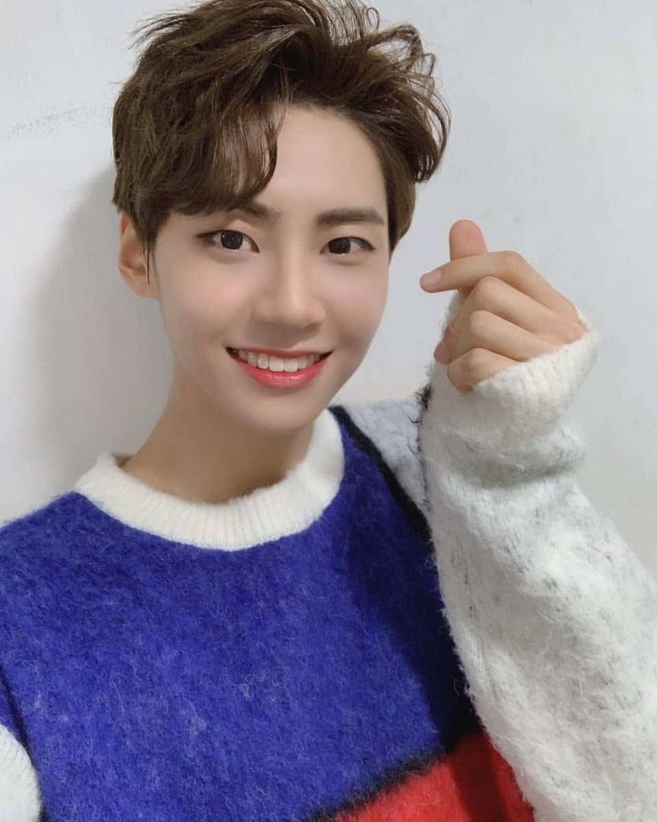 Thewaytosummer's tweet photo. 진혁아 진짜진짜 좋아해💙
늘 진심인 널 어찌 안 사랑할 수 있는지

오늘도 고마워요🐿🌞

#이진혁 https://t.co/lB1UKUIyib