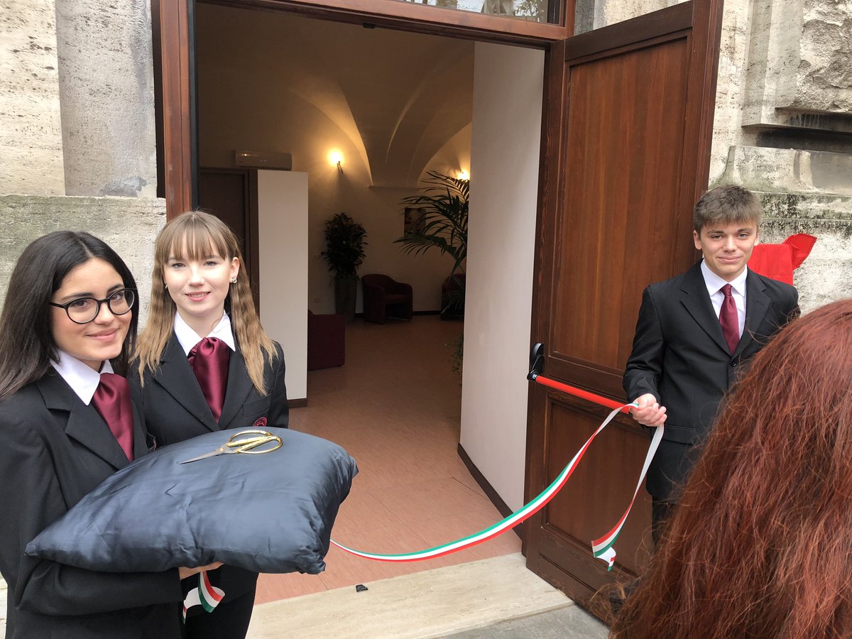 dbienna's tweet photo. #Softskills: lavorare in gruppo!@GiobertiRoma @MiurSocial inaugurazione asilo nido all’interno del Miur con il ministro Fioramonti https://t.co/MEBdoFK5H3