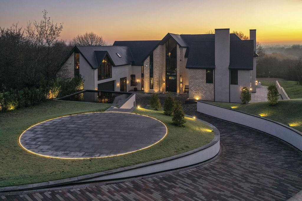 Guy Phoenix tweet media