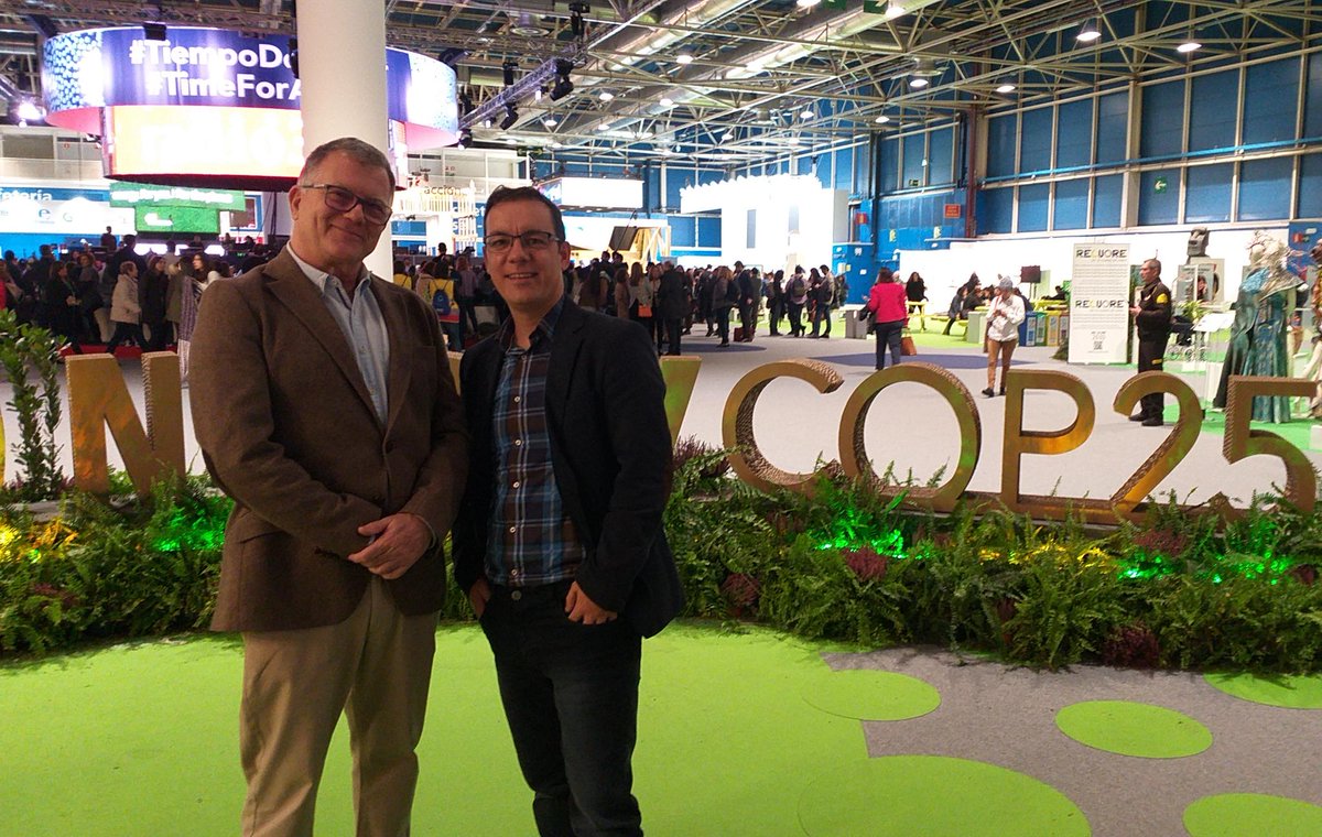 GiantMap's tweet photo. ¿Has estado en la #cop25? 🌍

Parte del equipo de #Giantineractivemaps ha podido disfrutar en #Madrid de la #cop25. Es increíble la cantidad de sinergias que han surgido en esta convención, con otras empresas e instituciones. 

Ahora, es el momento de actuar. https://t.co/dyhIswxLE2