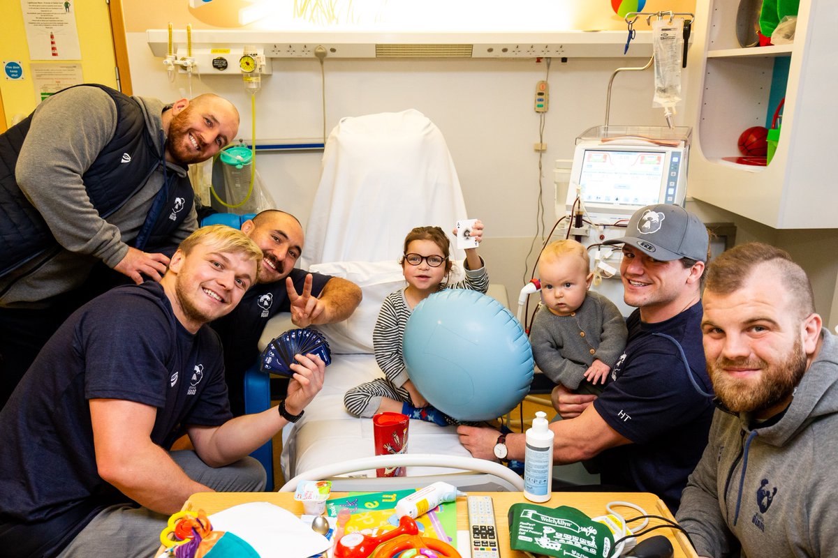 BristolBears's tweet photo. 📸| Players and staff made their annual Christmas visit to @UHBristolNHS Bristol Royal Hospital for Children to meet patients, their parents and staff. 🎁 

Thank you for having us and for the fantastic work you do. 👊 https://t.co/Iyd8Lq32Ek