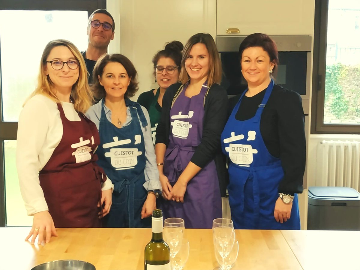 Alx29Hood's tweet photo. 😃des MERCIS 👏à Anne de @cuisinemoiuneemotion, et @CuistotduCoin , et @thecornerfr Landerneau pour cette bonne journée Cuisine et Dégustation entre Collègues 🍳🥄🍴🍷 @WeAreArkea @comfinanco @tonioleMiche #DepartementJuridique #Winnerconcoursdesapins2019 #FINANCO #GPTW #QVT https://t.co/vC7CbHOvcL