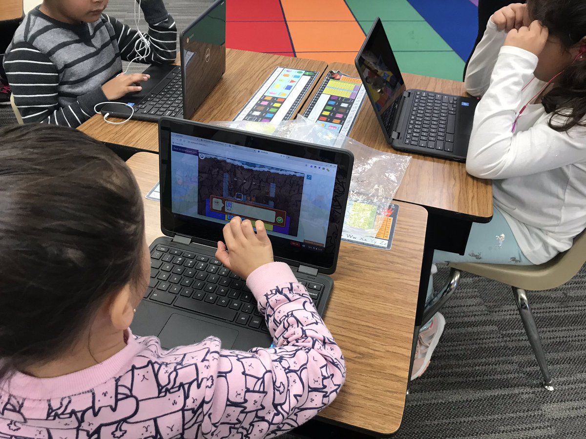 Rockwall_ITS's tweet photo. There may not be ❄️ in Texas but we can code to throw a snowball in Ms. Longoria’s 1st grade class! @jonesrisd #rocktheverybest #iloverockwallisd #RISDCodes https://t.co/Aj77Ax8nVp