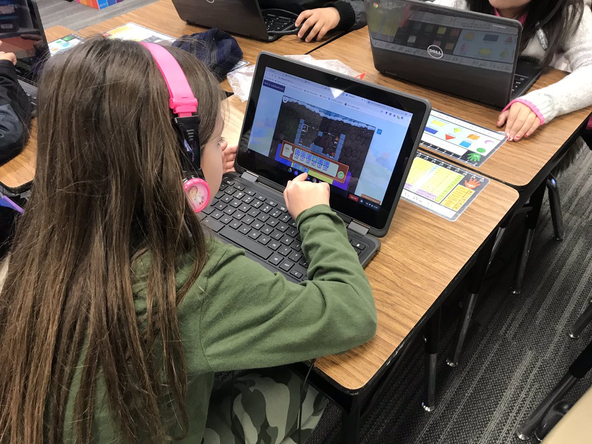 Rockwall_ITS's tweet photo. There may not be ❄️ in Texas but we can code to throw a snowball in Ms. Longoria’s 1st grade class! @jonesrisd #rocktheverybest #iloverockwallisd #RISDCodes https://t.co/Aj77Ax8nVp
