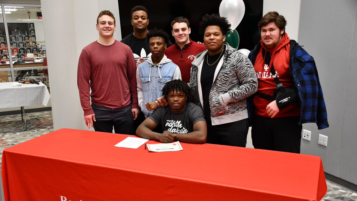 bsmredknights's tweet photo. Let's give a Red Knight round of applause for Senior Isaiah Smith who signed a National Letter of Intent this morning to play Division I Football at @UofNorthDakota! Congratulations, Isaiah!  @UNDSports @UNDFootball #BSMproud https://t.co/owlbIP55Ps