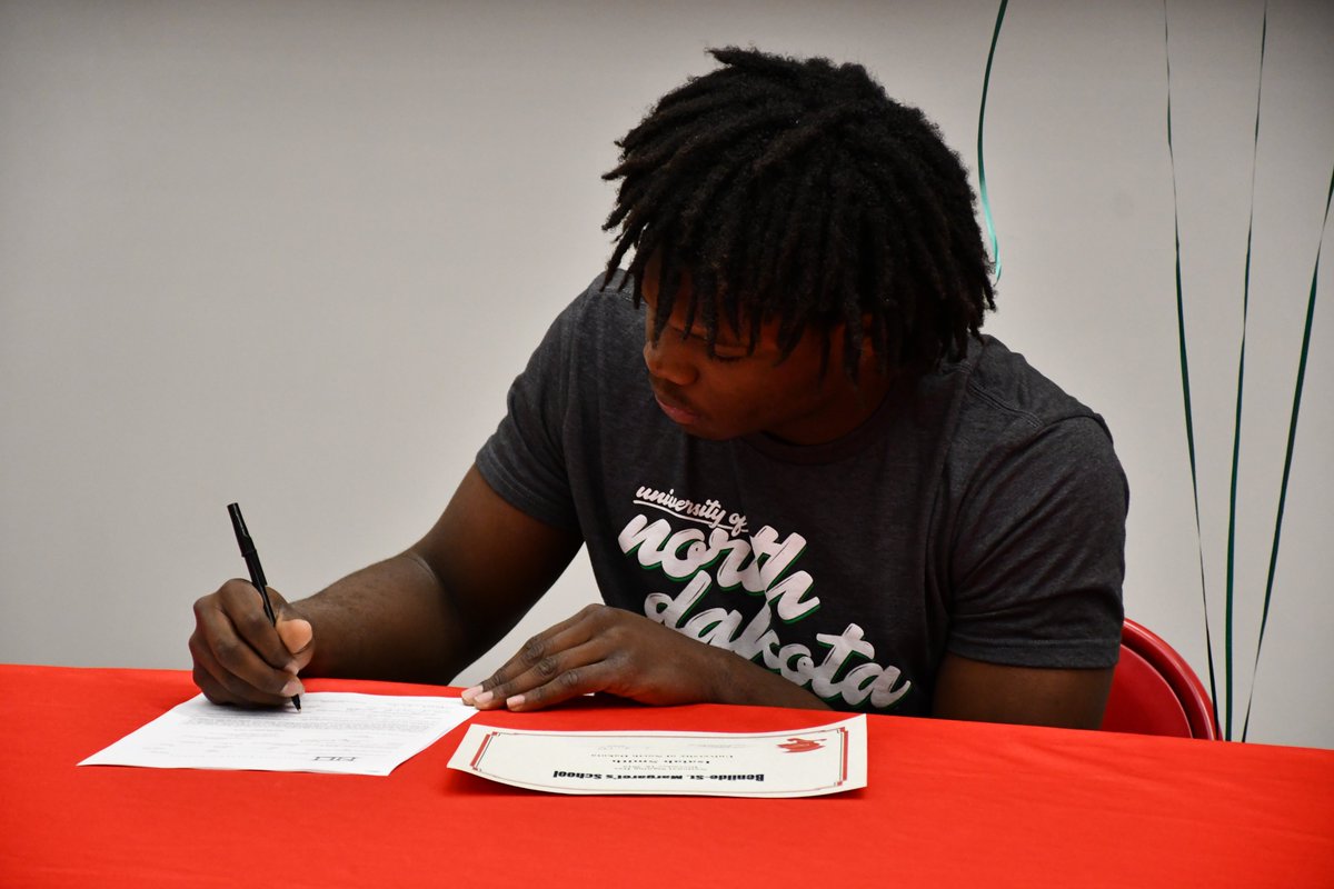 bsmredknights's tweet photo. Let's give a Red Knight round of applause for Senior Isaiah Smith who signed a National Letter of Intent this morning to play Division I Football at @UofNorthDakota! Congratulations, Isaiah!  @UNDSports @UNDFootball #BSMproud https://t.co/owlbIP55Ps