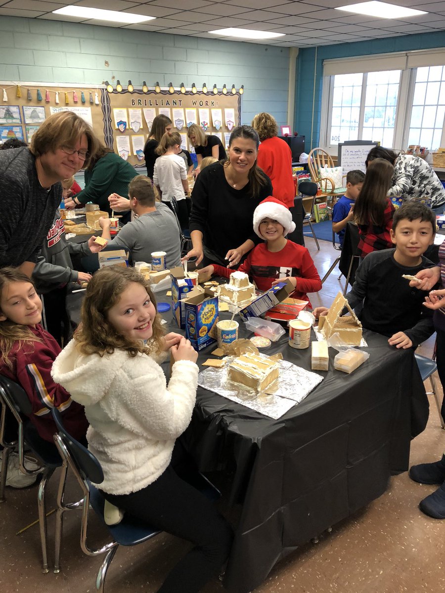 MrsKorwanFFE's tweet photo. Fourth grade holiday fun!
#candyhouses https://t.co/yO8lVhPw1p