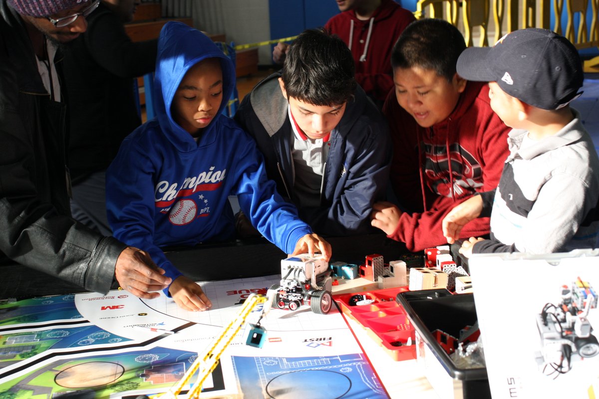 TechnoFalcons's tweet photo. We had a lot of fun this past weekend hosting the FLL Qualifying Tournament. Its great seeing all the young kids get excited over robotics!!! @ChannelviewH @CvisdT #robotics #FLL #First https://t.co/DmowvFoTxJ