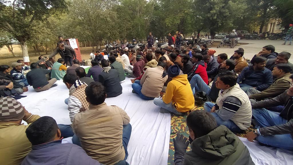 narendralekhpal's tweet photo. #uplekhpalstrike  लेखपाल हड़ताल पर है कोई तो ध्यान दो https://t.co/sbdXVR3Rjk