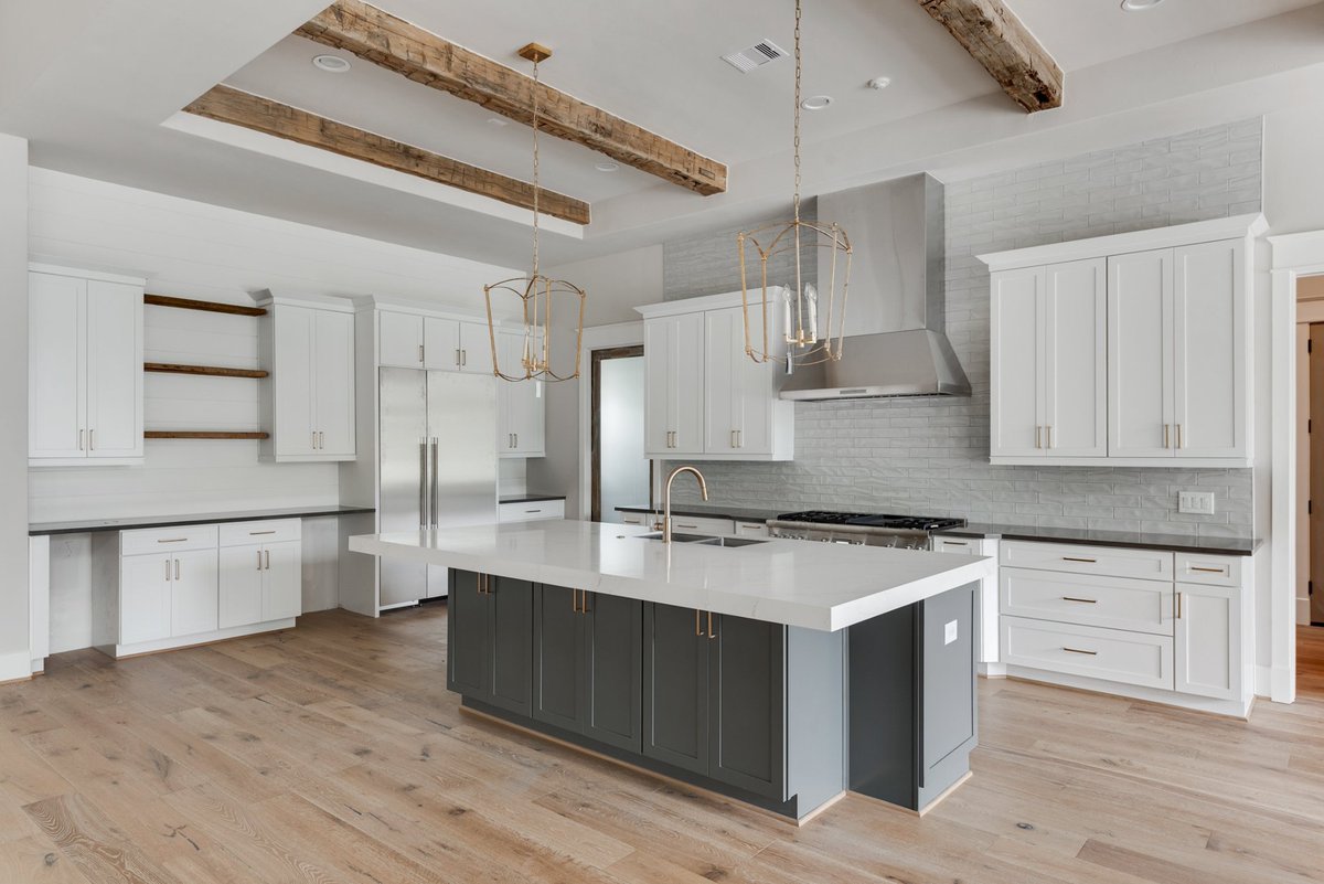 fairmontCustHms's tweet photo. When it comes to interior design, reclaimed wood can be used anywhere that new wood products can be installed. It brings instant depth and character to any room. https://t.co/33GIVXFVsA #reclaimedwood #cusomthomesfulshear #customhomesfulbrook #customhomeskaty #designbuildhomes https://t.co/qyox63VGV4